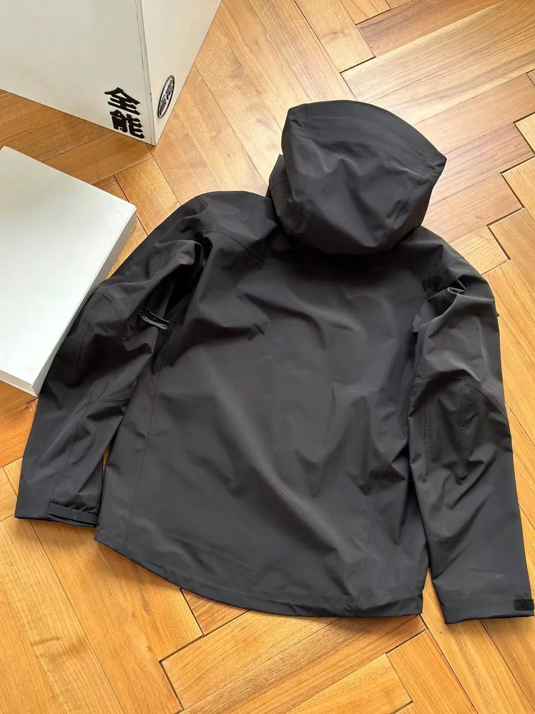 ALPHA sv ｜ ， 。 ， ， ， 。 alpha sv ， ， ， ， 。 6 ，gtx ， ， 。 sv Series～ ， 。 ARC'TERYX Alpha SV/VR 24k GTX ️ ， ，Quality ， ， ， ， ！ ， Versatile ， 3D ，Tri-Durance ， NM 00d-X 3LGORE-TEX Pro ISO 90(ISO 4) Breathable ， Breathable， 。 ，Water Tight RS 。Alpha SV ， Storm Hood ， ， 。 ，VISLON ， Velcro ， Zip-in， Classic ， ， Aplha Series ， ， ！ Color： Gold Size：S M L XL XXL XXXL（ Size） Size 175 120 s S ： 116 66 64 51 M ： 120 67 66 52 L： 124 68 68 53 XL： 128 69 70 54 XXL： 132 70 72 55 3XL： 136 71 73 56